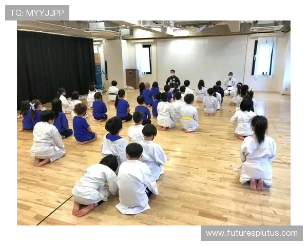 挑战极限的武道精神探索空手道世界纪录背后的力量与传奇 挑战极限的武道精神探索空手道世界纪录背后的力量与传奇